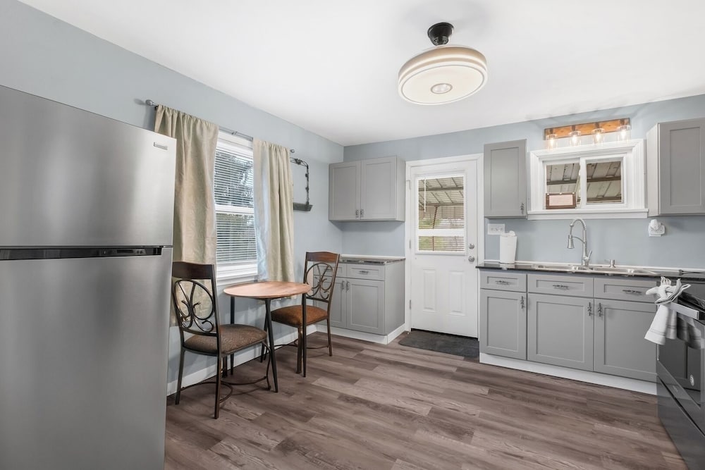 Cozy 2BR Home: With Lake Access & Work Space