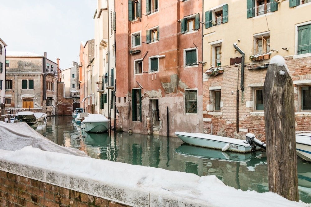 Venice Canal View Boutique Apartment