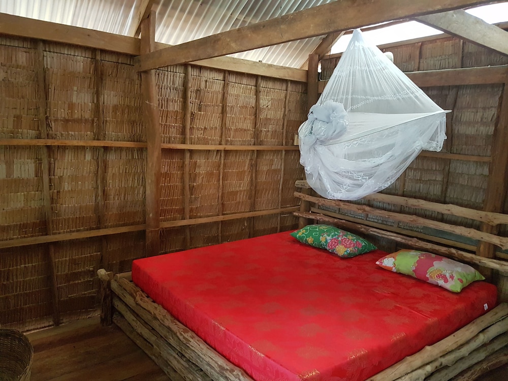 Driftwood Hostel and Bungalows