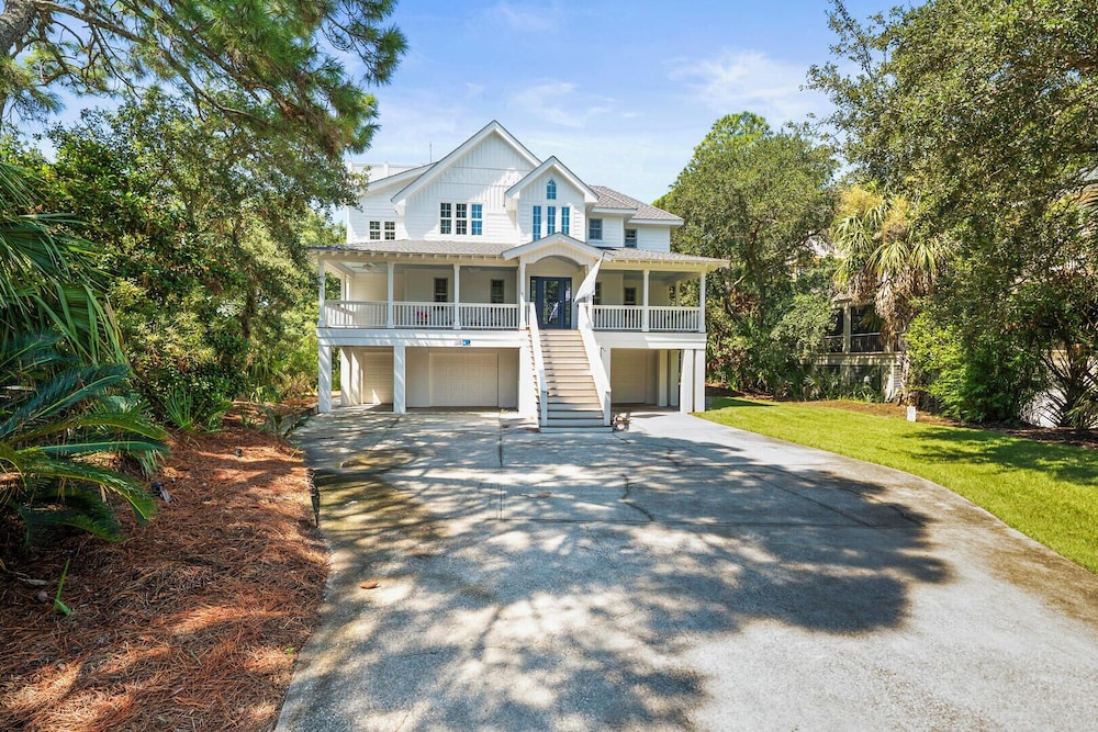 723 Seahorse Road - Newly Renovated, 5-bedroom Oceanside Home