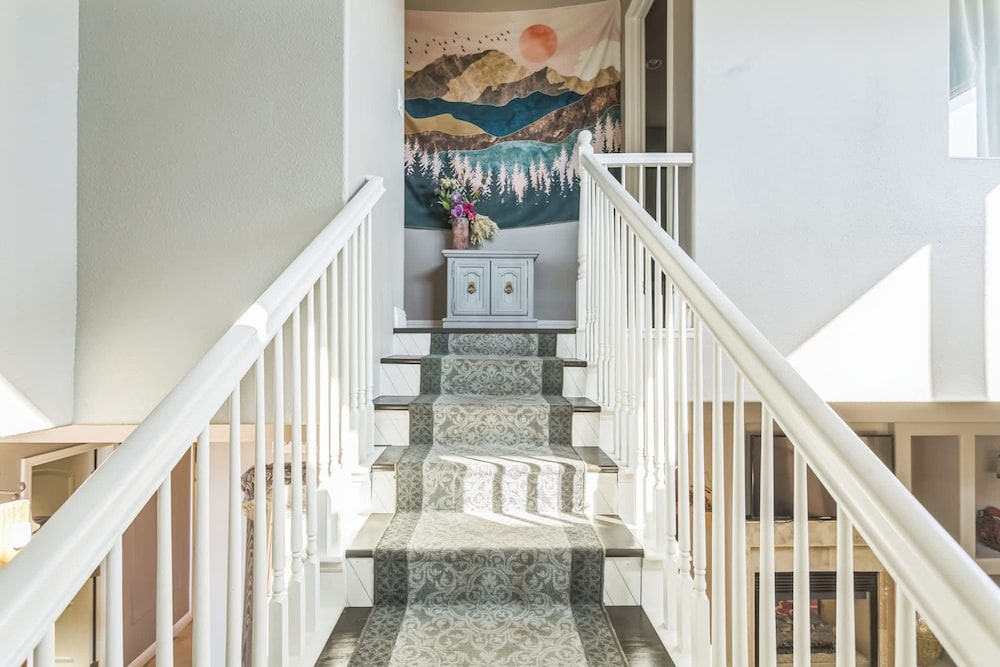 Beautiful Sunsets at 3BR Villa in Reno