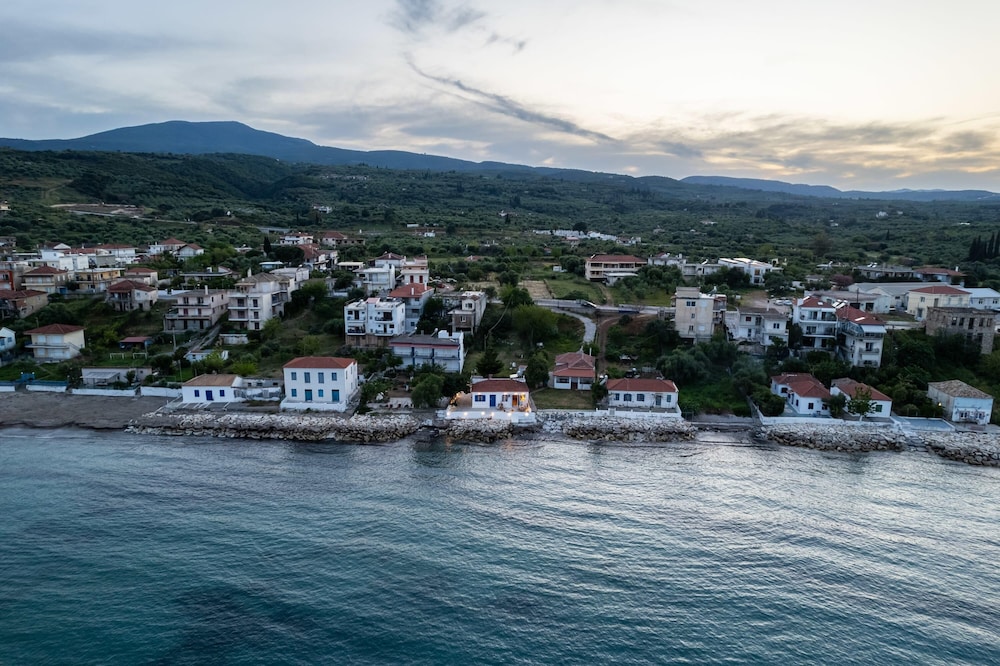 Evi s Waterfront Hideaway - Petalidi Cozy Nest view 4