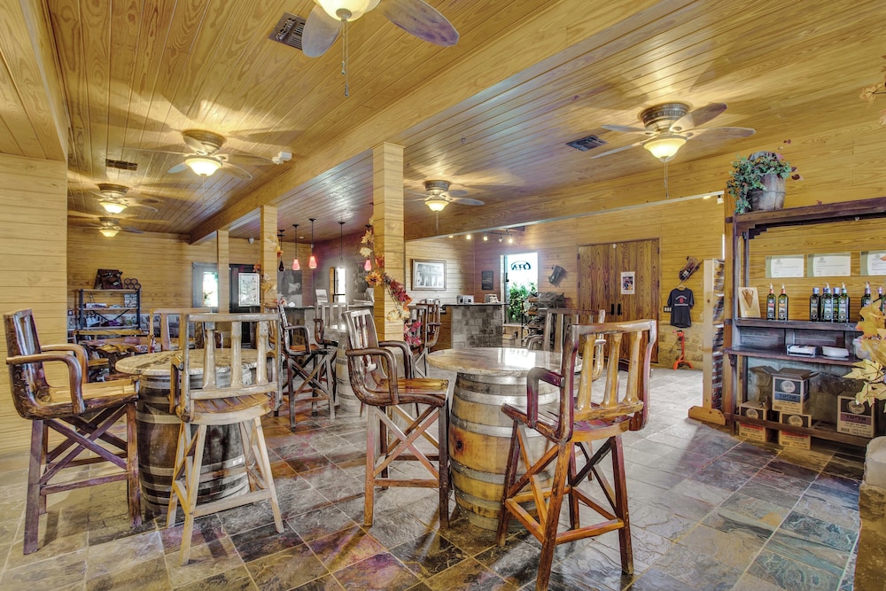 Mendelbaum Winery Guest Cabins