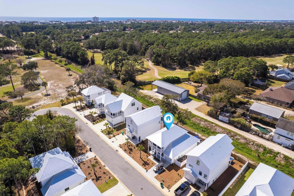 Beach to Bay 3BR Retreat - Cowboy Pool & Golf Cart