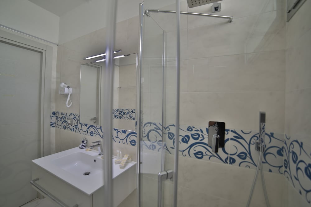 Riviera Luxury Rooms