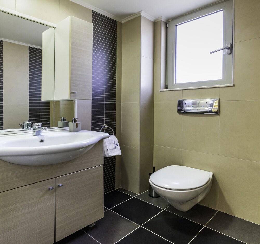 Rhodes Central Suite photo 3