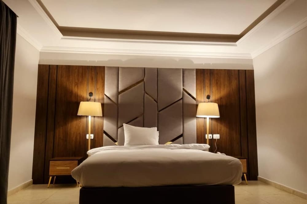 Grand Plaza Hotel