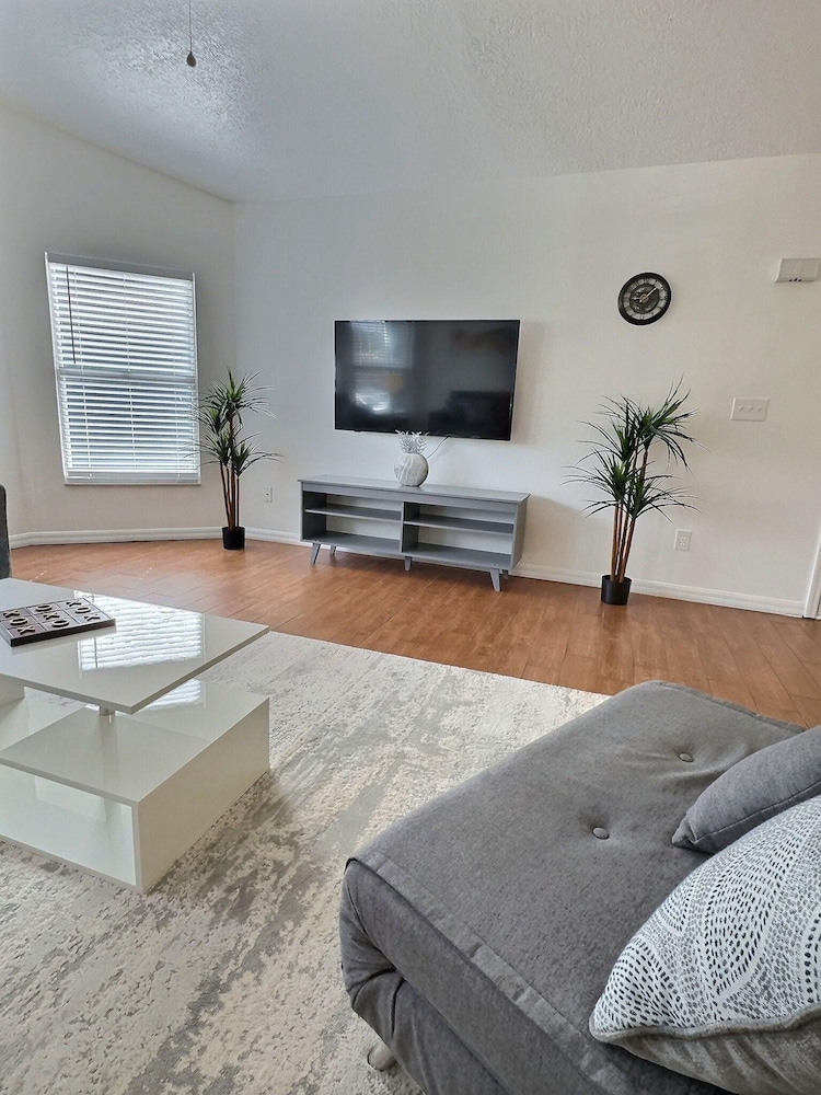 3-bedroom Apartment Minutes From Disney