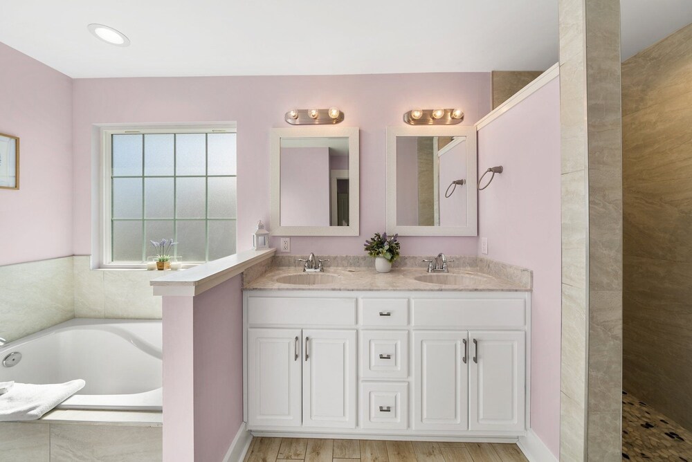 Lakeside Dream 4 Bedroom Home