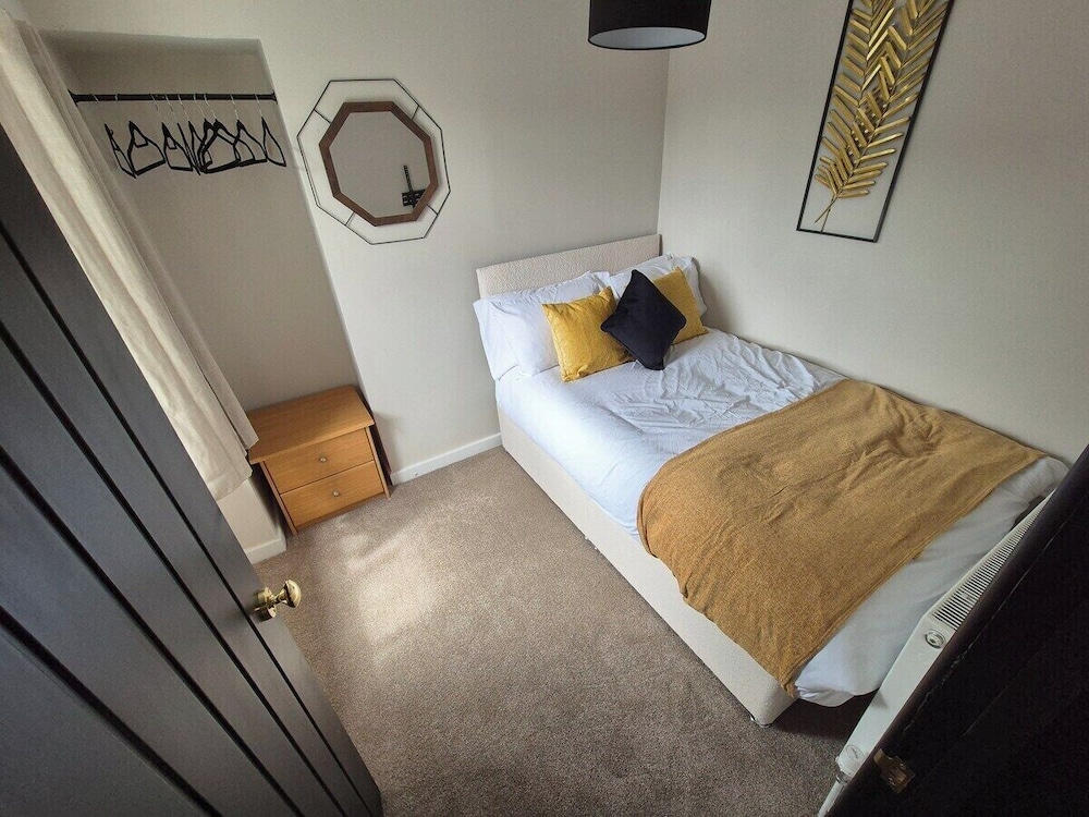 4 Bedroom House Near Swansea Marina & City Centre