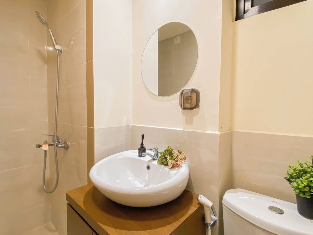Modern Look And Restful 3Br At Meikarta Apartment