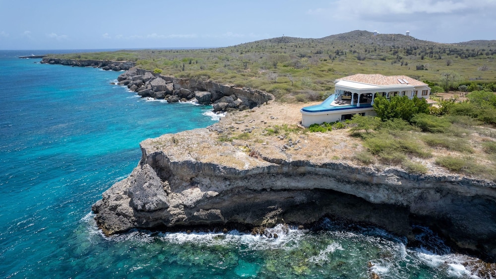 Cliff Villa - Award Winning Luxury Retreat