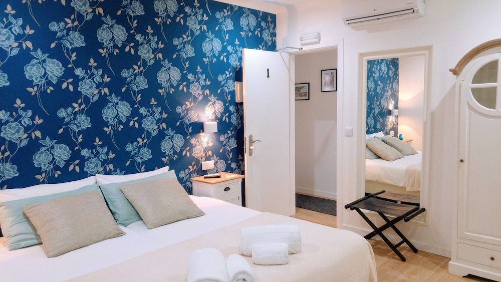 Lisbon Terrace Suites Apartment for Large Groups with Amazing Terrace
