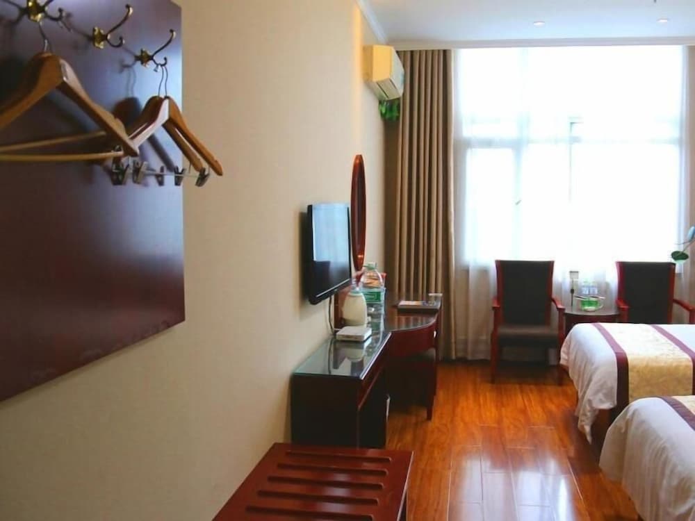GreenTree Inn Jinan Pingyin Industrial Park Express Hotel