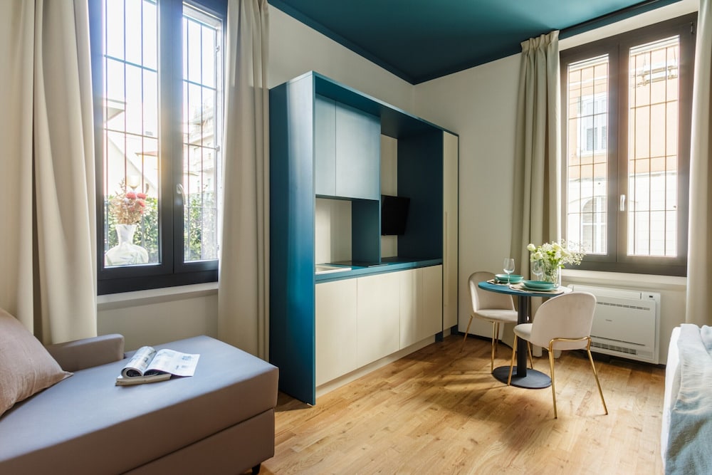 Bright Ground-floor Studio in Milan