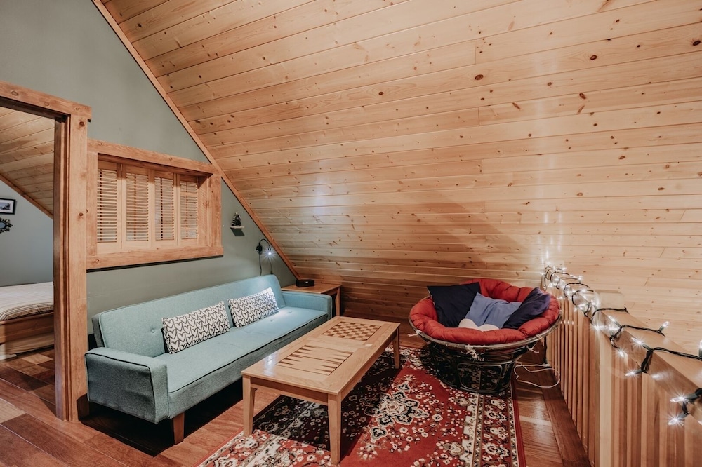 21gs - Log - Pets Ok - Sleeps 6 3 Bedroom Home by RedAwning
