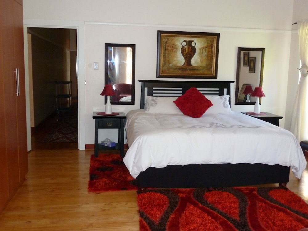 Hotel Rose Petals Guest House - Image 1