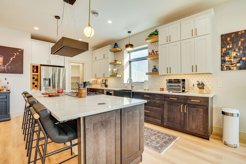 Walk to Lake City Marina: Condo w/ Rooftop Deck!