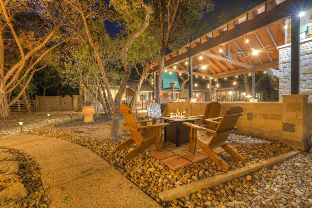Terracotta Oasis - Wimberley for 30 Guests