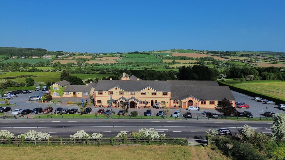 Waterford Vacations - The Rhu Glenn Hotel - Property Image 6