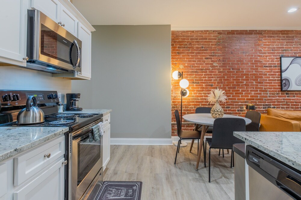Baltimore's Home Away From Home 2 Bedroom Apts by Redawning - Property Image 17