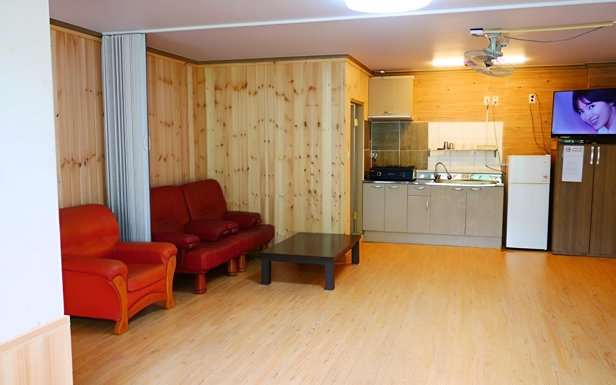 Yeongwol Riverside White House Pension view 4