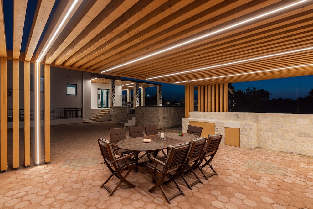 Sandi Villa