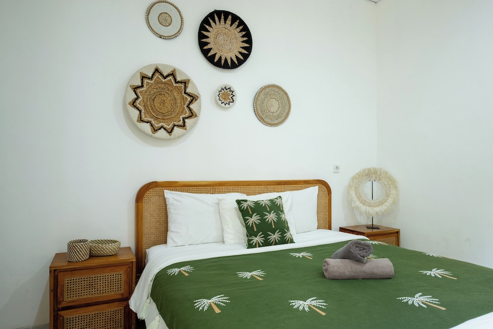 Soleia Surf Camp