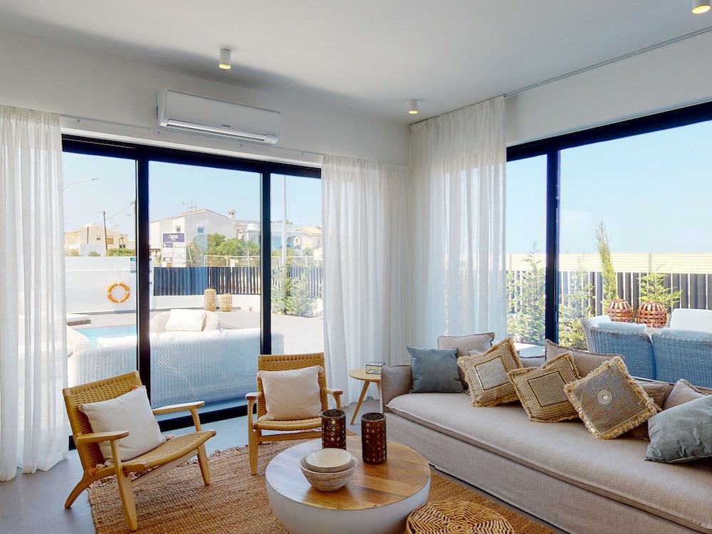 Sanders Konnos Bay Ismene - Marvellous 2-bedroom Villa With a Side Sea View
