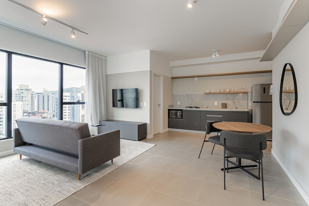 Studios Tower by Viva - Prédio com piscina e estacionamento no centro de Floripa