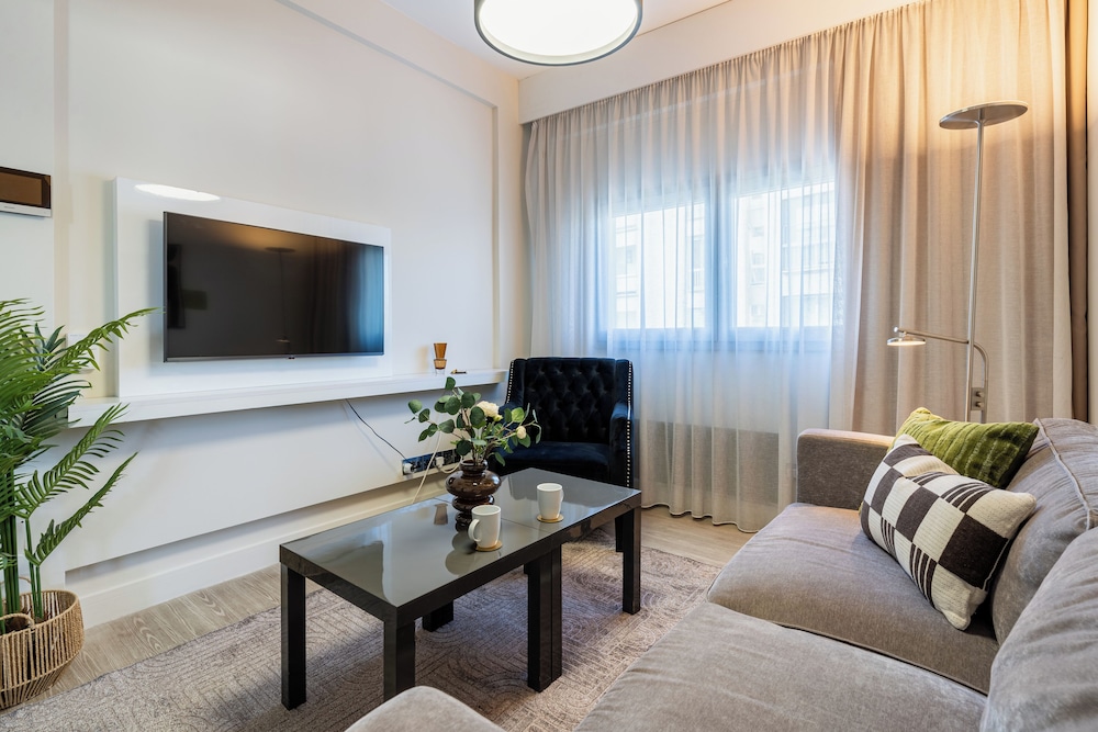 Local Host Living - Signature Apartments in Nicosia