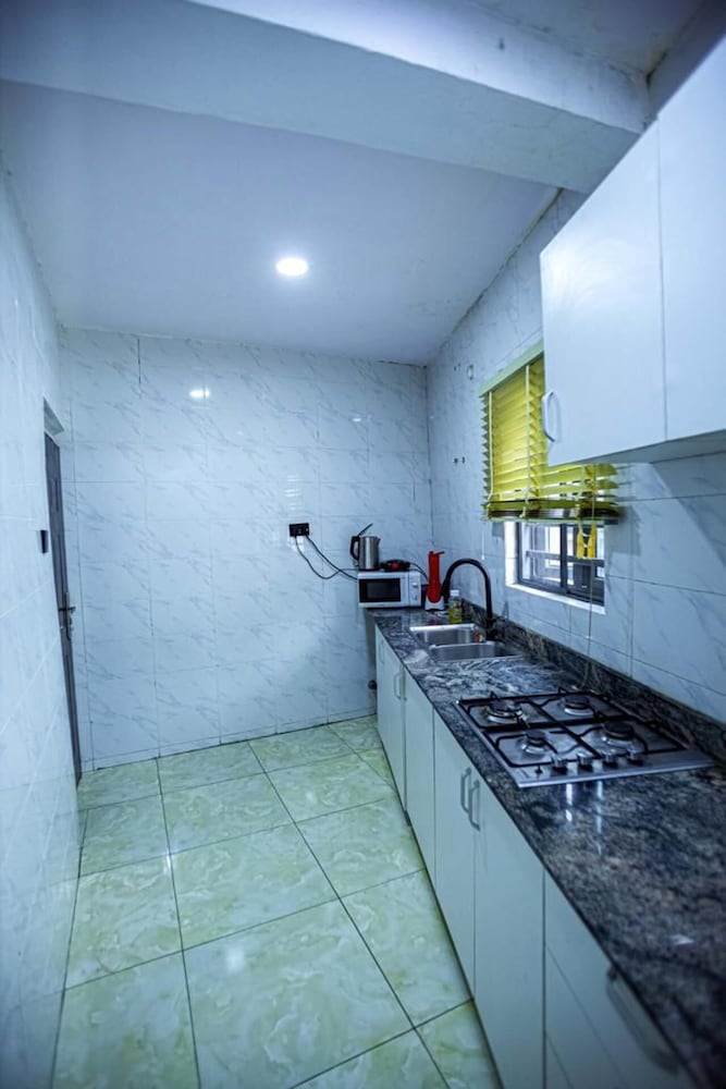 Immaculate 2-bed Apartment in Lagos view 4