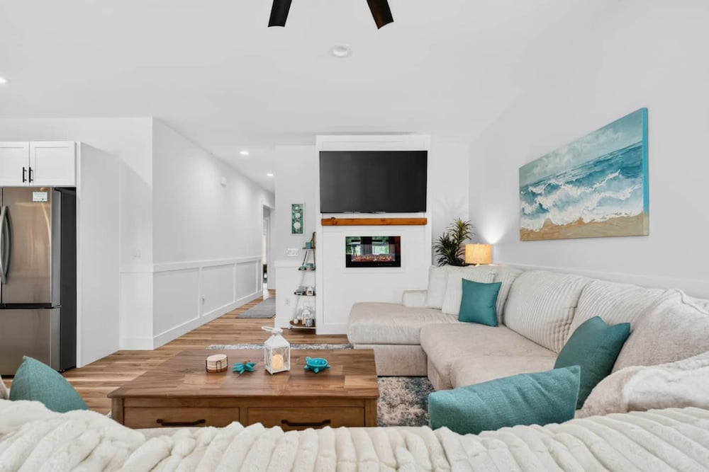 New Listing Luxury House 5 Min Walk to Beach