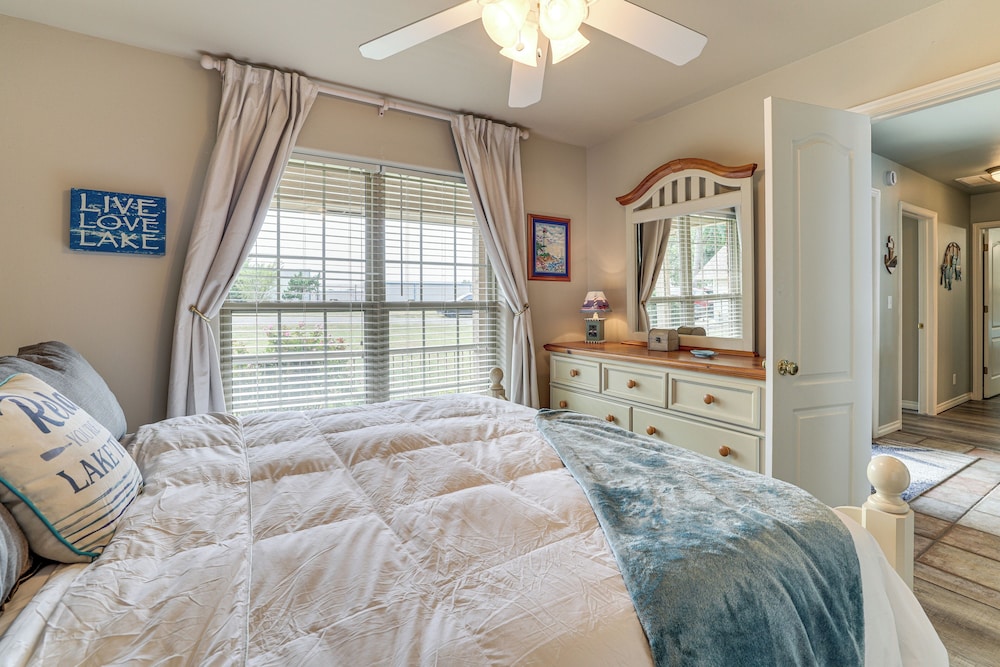 Bring Your Boat! Lakefront Home w/ Dock in Grove