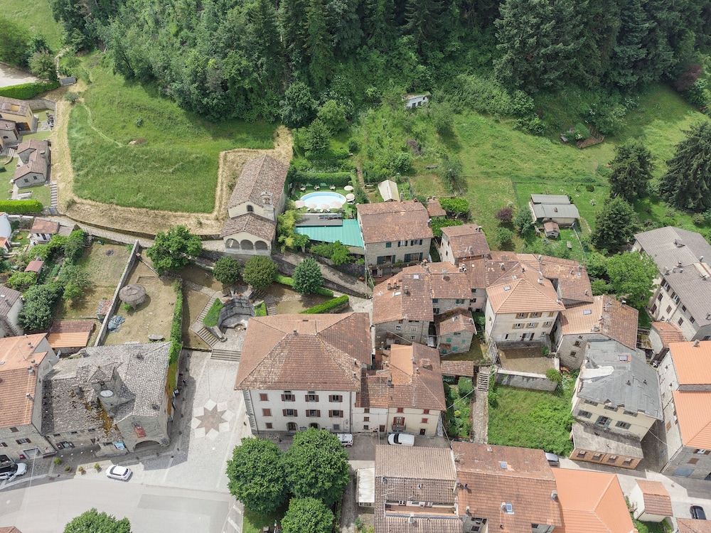 Entire Hilltop Villa With Private Pool In Palazzuolo Sul Senio