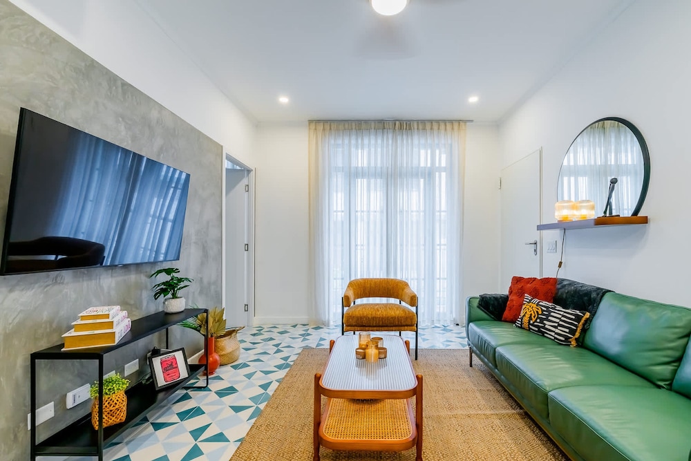 w Charming 1BR in Santa Ana s Best Area
