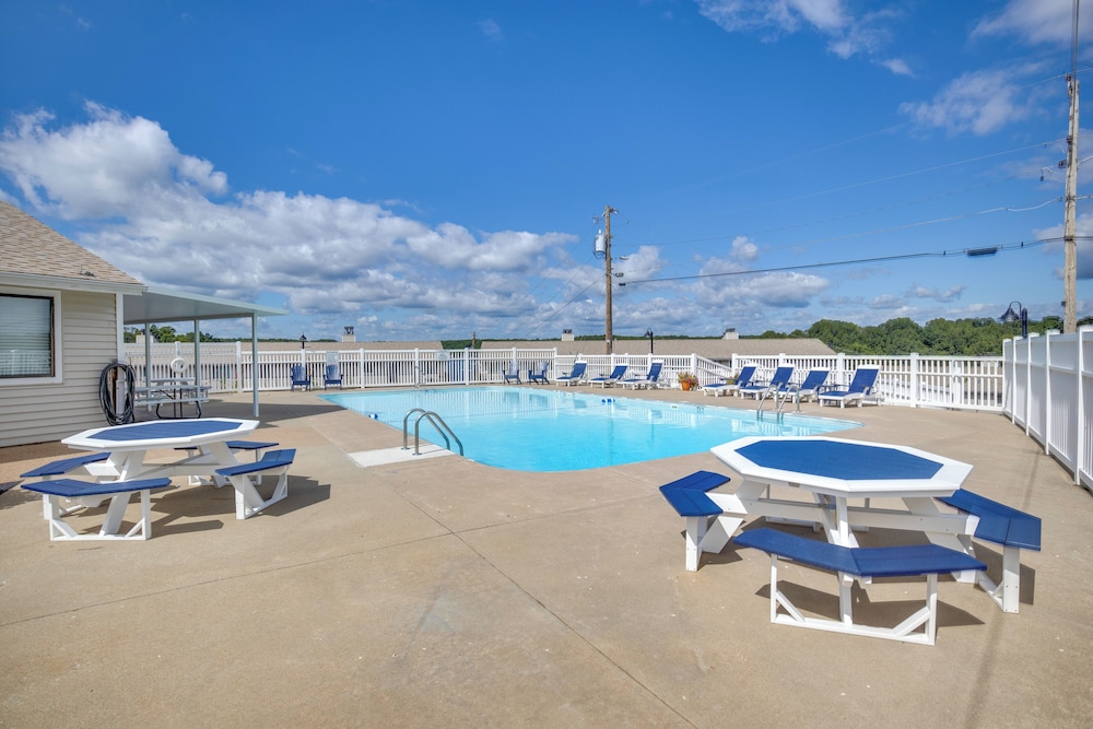Lakefront Osage Beach Condo: Main Channel View!