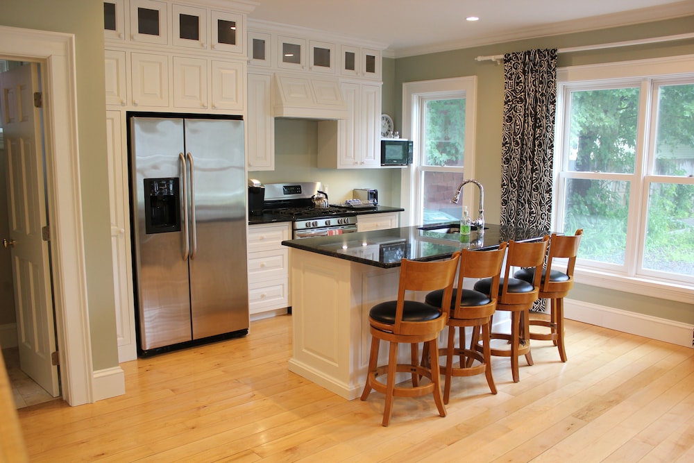 24 East Main Street B&B