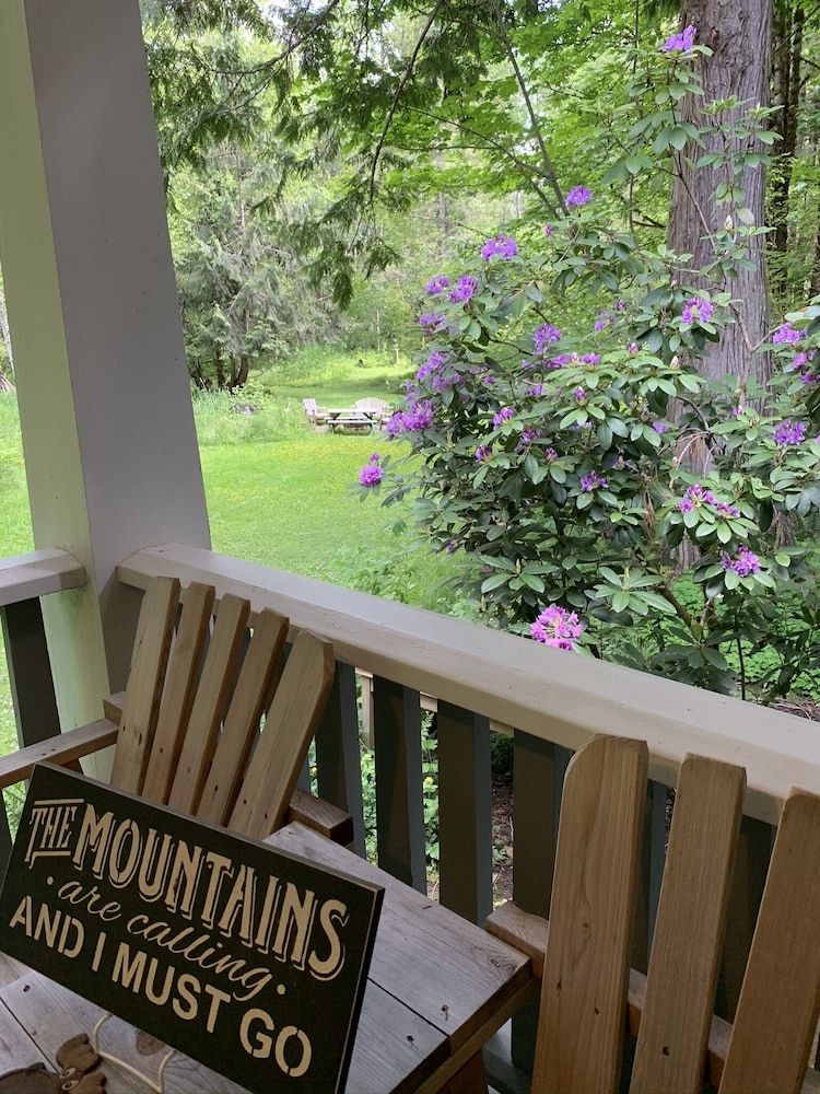 Mountain Meadows Inn