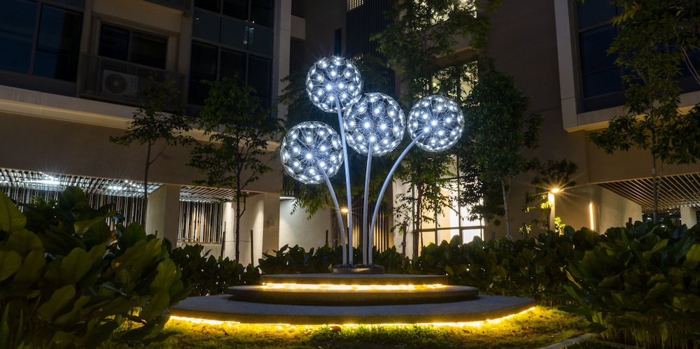 Moonway Luxury Suites At CORE Residence