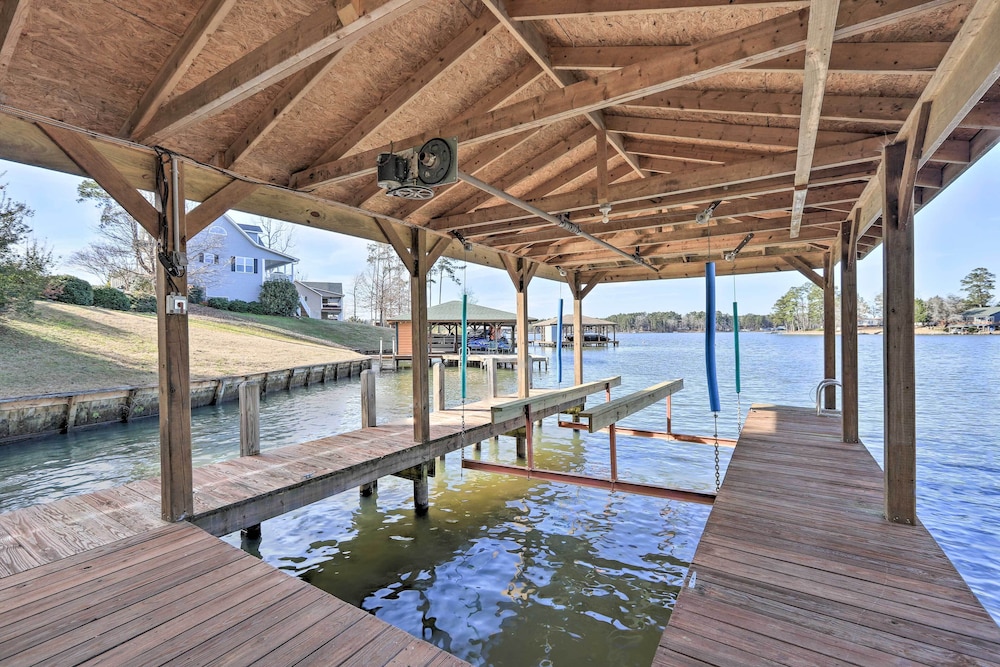 Milledgeville Vacations - Lakefront Sparta Cottage w/ Decks  Boat Dock - Property Image 5