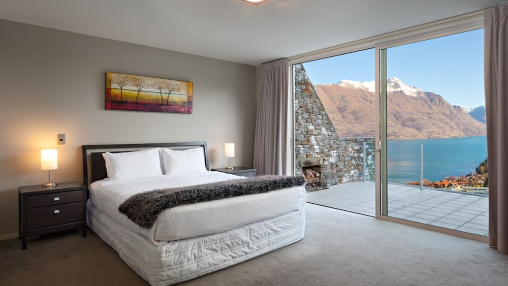 Luxury 4 Bedroom Villa in New Zealand, Queenstown Villa 1007 view 2