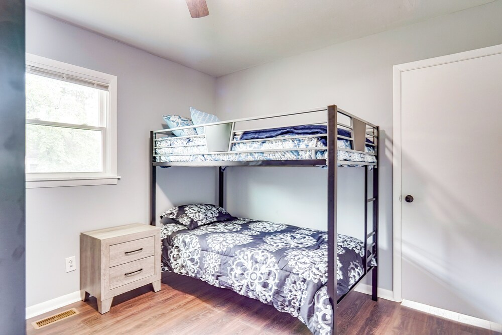 5 Mi to Dtwn: Family-friendly Fayetteville Home!