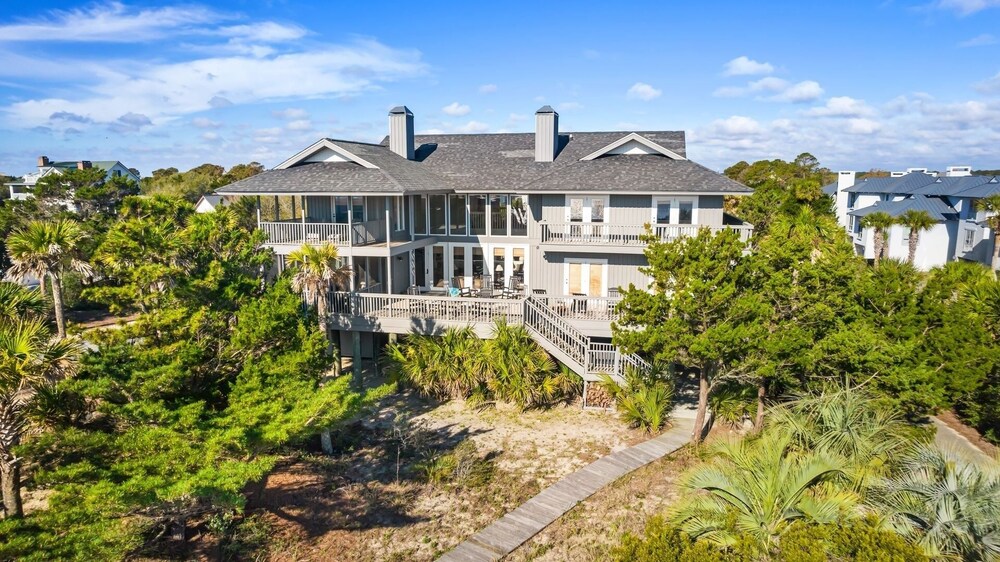 Georgetown Vacations - Take Your Shoes Off Relax And Put Your Feet In The Sand. 7 Bedroom Home by RedAwning - Property Image 1
