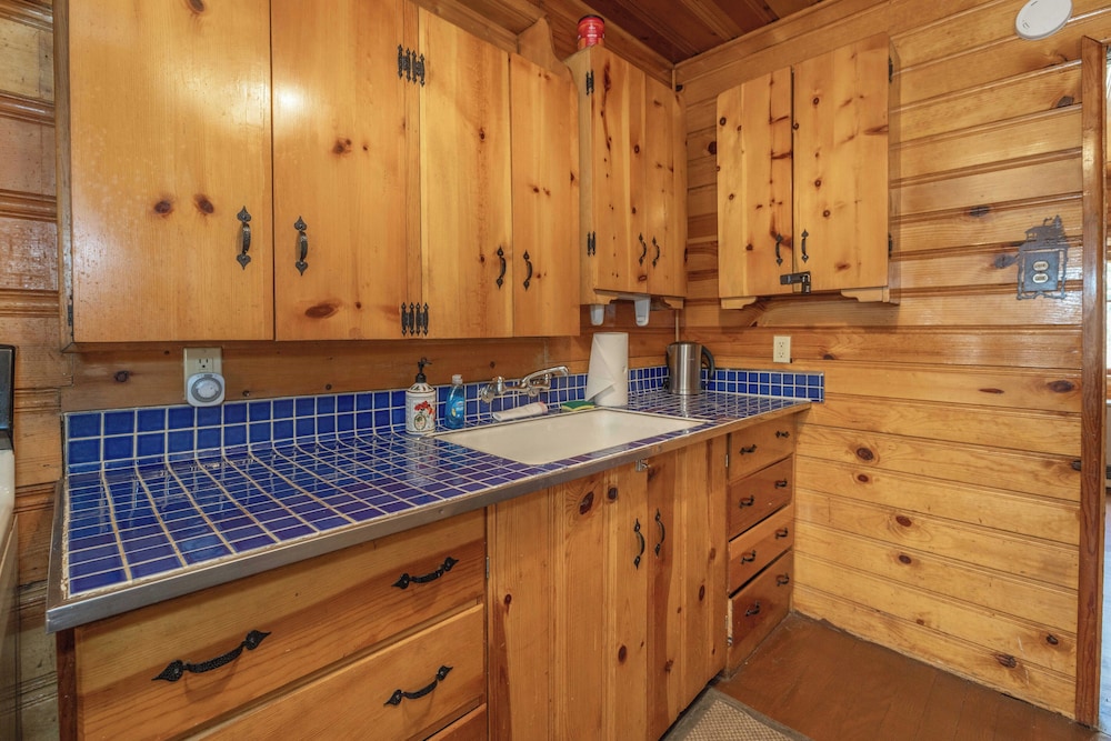 True Big Bear Lake Cabin with jacuzzi