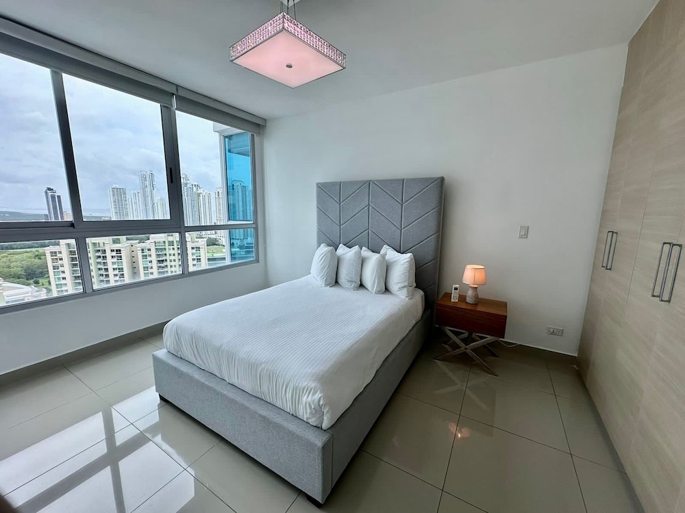 Gold Tower - Bright 3 BDR Apt in Costa del Este