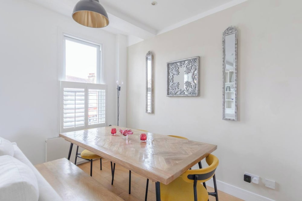 Chic & Contemporary 3BD Flat - Barnes!