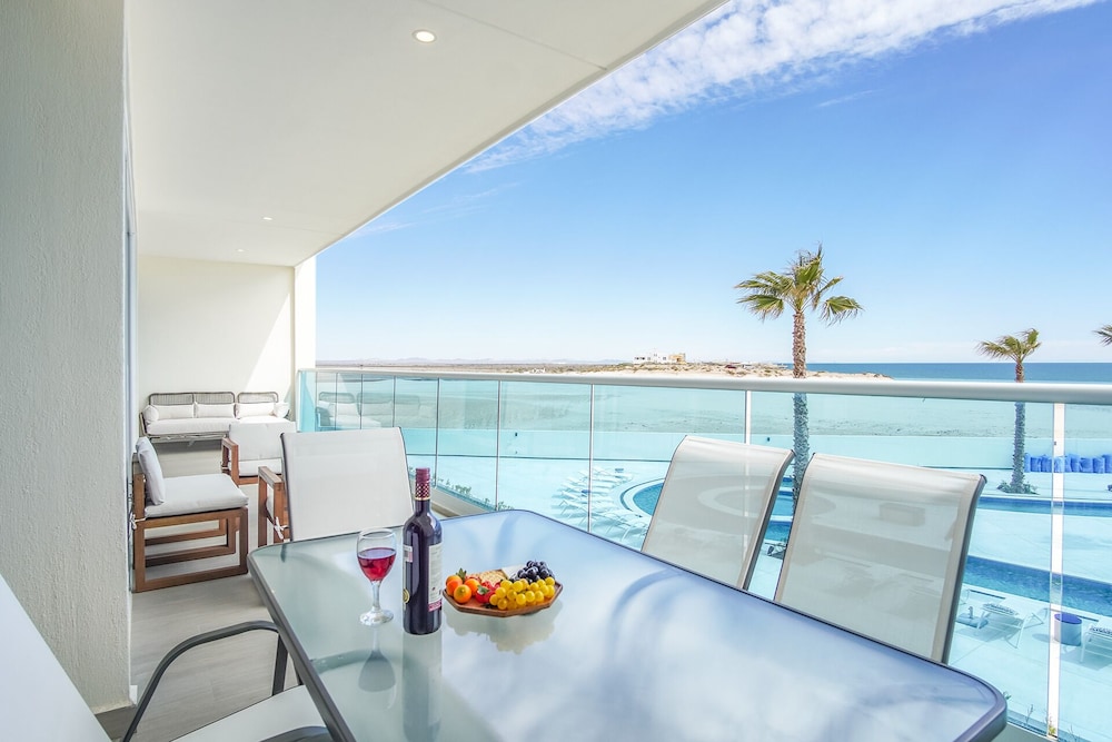 Gorgeous 2 Bedroom Condominium
