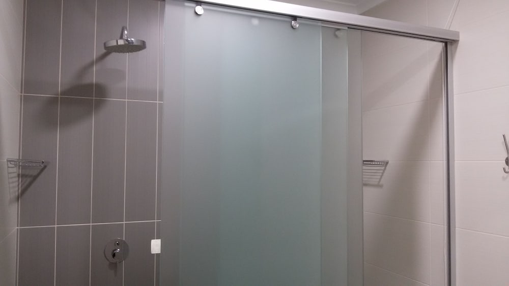 Welcome In - Suites & Hostel