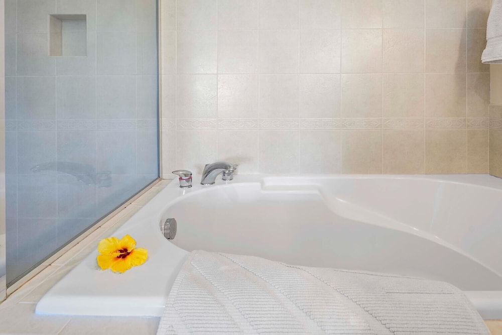 Top Floor - Amazing Golf & Mountain Views - Walk to Restaurants - Vrkcv